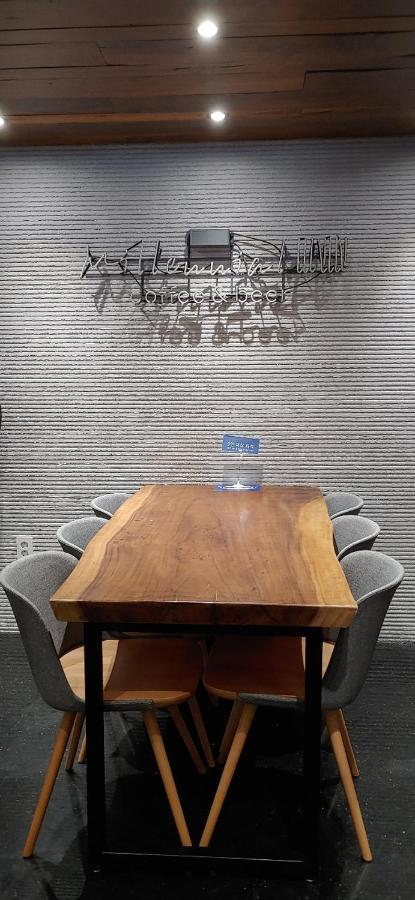 Kozayo Hongdae Hostel โซล ภายนอก รูปภาพ